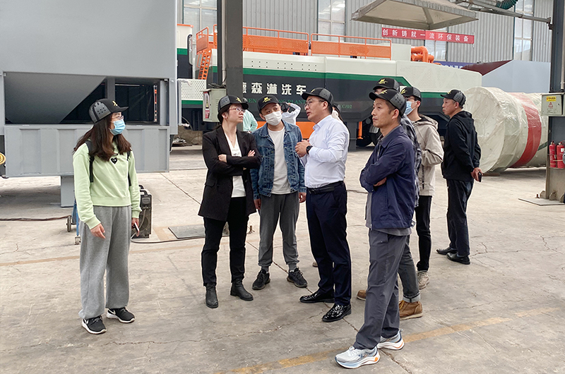 華中科技大學(xué)、中南大學(xué)一行蒞臨德森生產(chǎn)基地考察調(diào)研