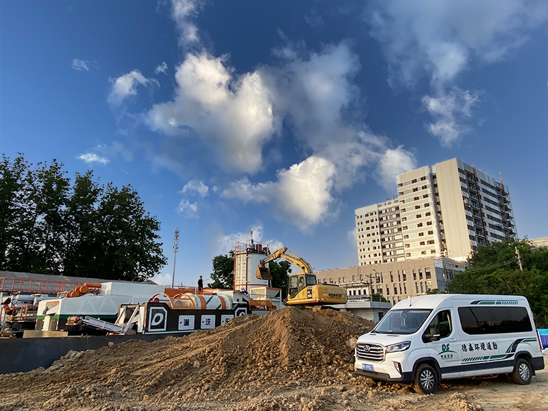 移動淋洗修復車應用現(xiàn)場.jpg 移動淋洗修復車應用現(xiàn)場